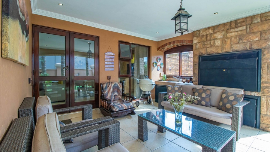 5 Bedroom Property for Sale in Beyerspark Gauteng