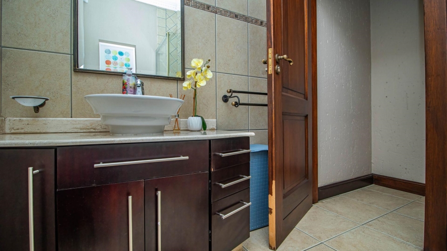 5 Bedroom Property for Sale in Beyerspark Gauteng