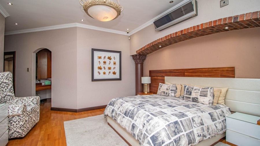 5 Bedroom Property for Sale in Beyerspark Gauteng