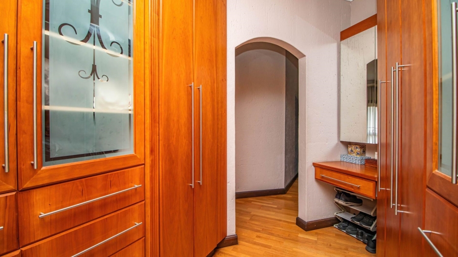5 Bedroom Property for Sale in Beyerspark Gauteng