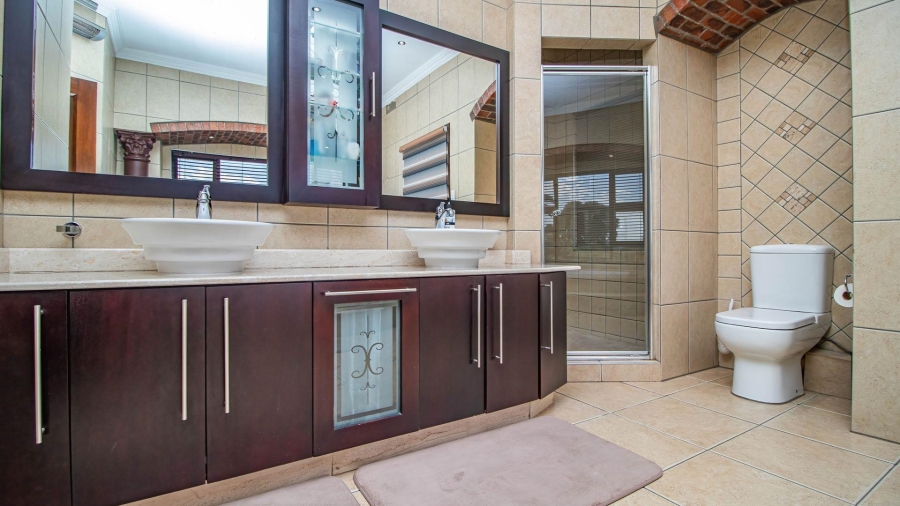5 Bedroom Property for Sale in Beyerspark Gauteng