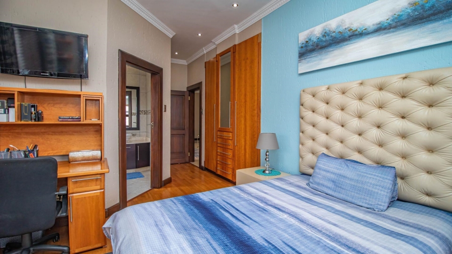 5 Bedroom Property for Sale in Beyerspark Gauteng