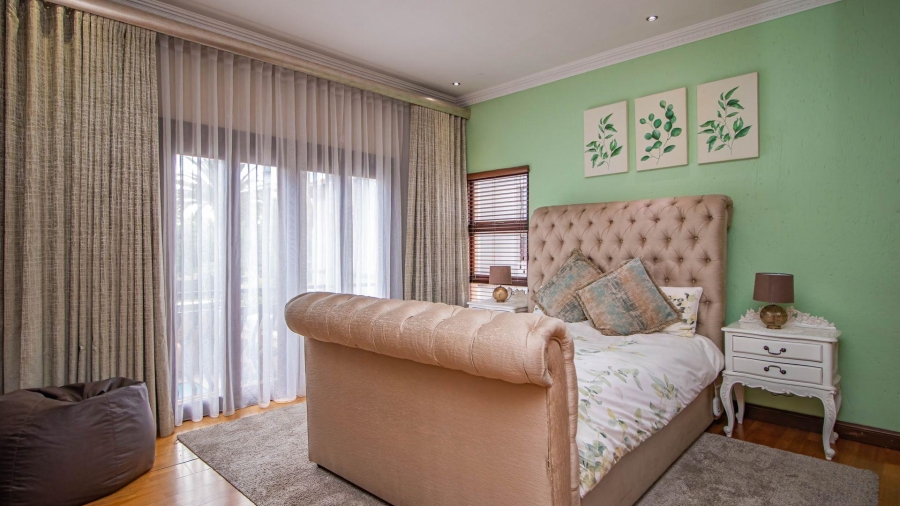 5 Bedroom Property for Sale in Beyerspark Gauteng
