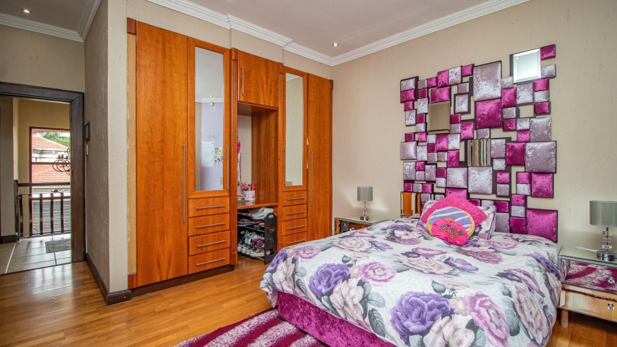 5 Bedroom Property for Sale in Beyerspark Gauteng
