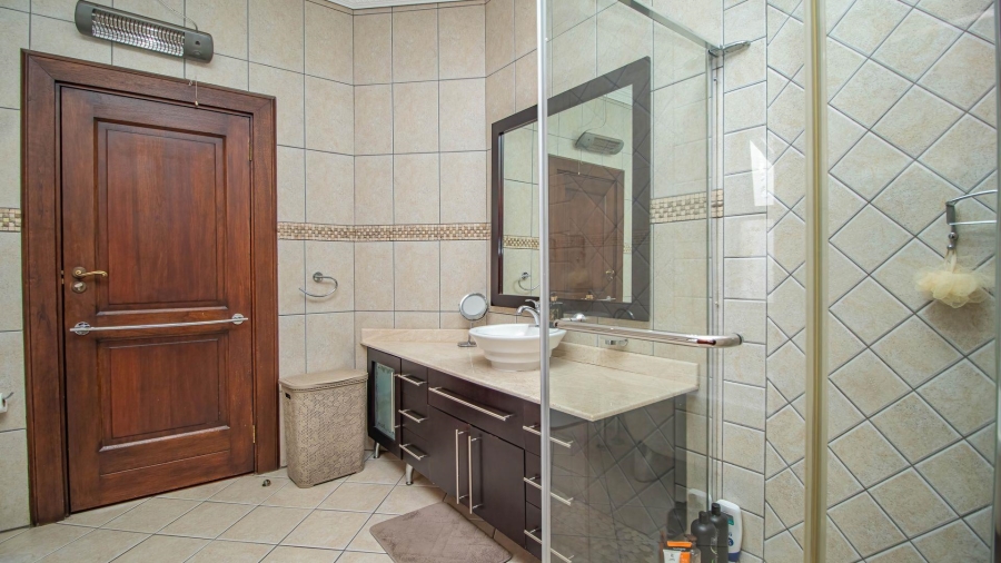5 Bedroom Property for Sale in Beyerspark Gauteng