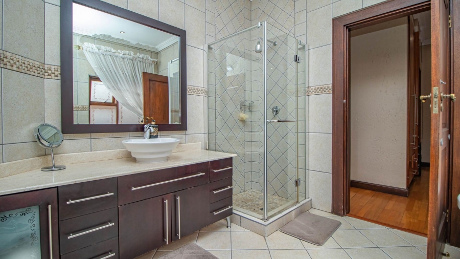 5 Bedroom Property for Sale in Beyerspark Gauteng