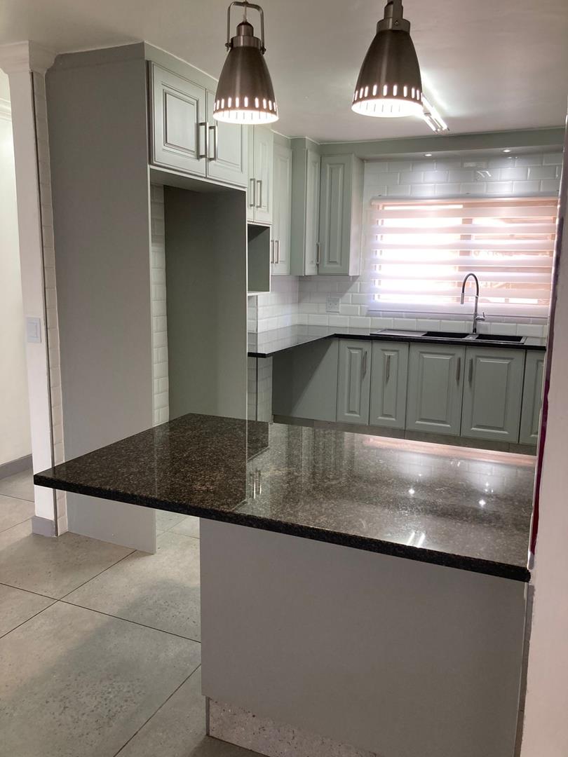 3 Bedroom Property for Sale in Lakefield Gauteng