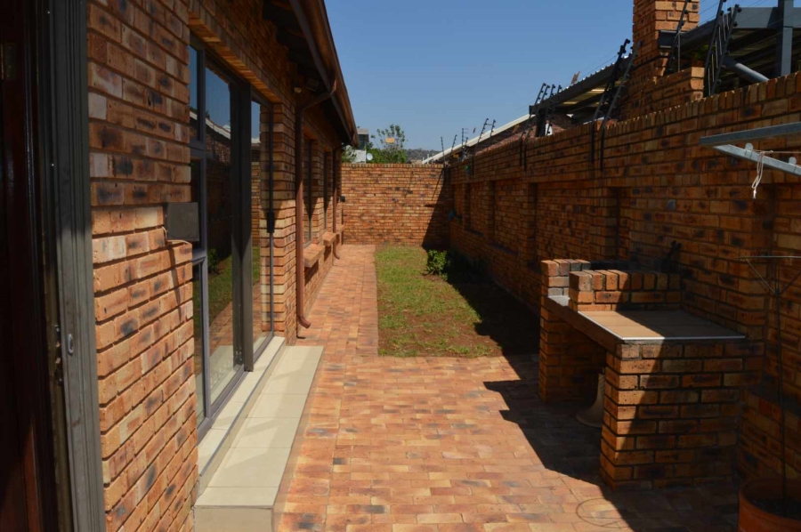 3 Bedroom Property for Sale in New Redruth Gauteng