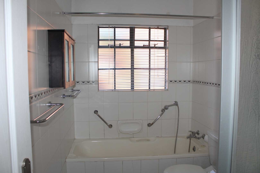 To Let 2 Bedroom Property for Rent in Lyttelton Gauteng