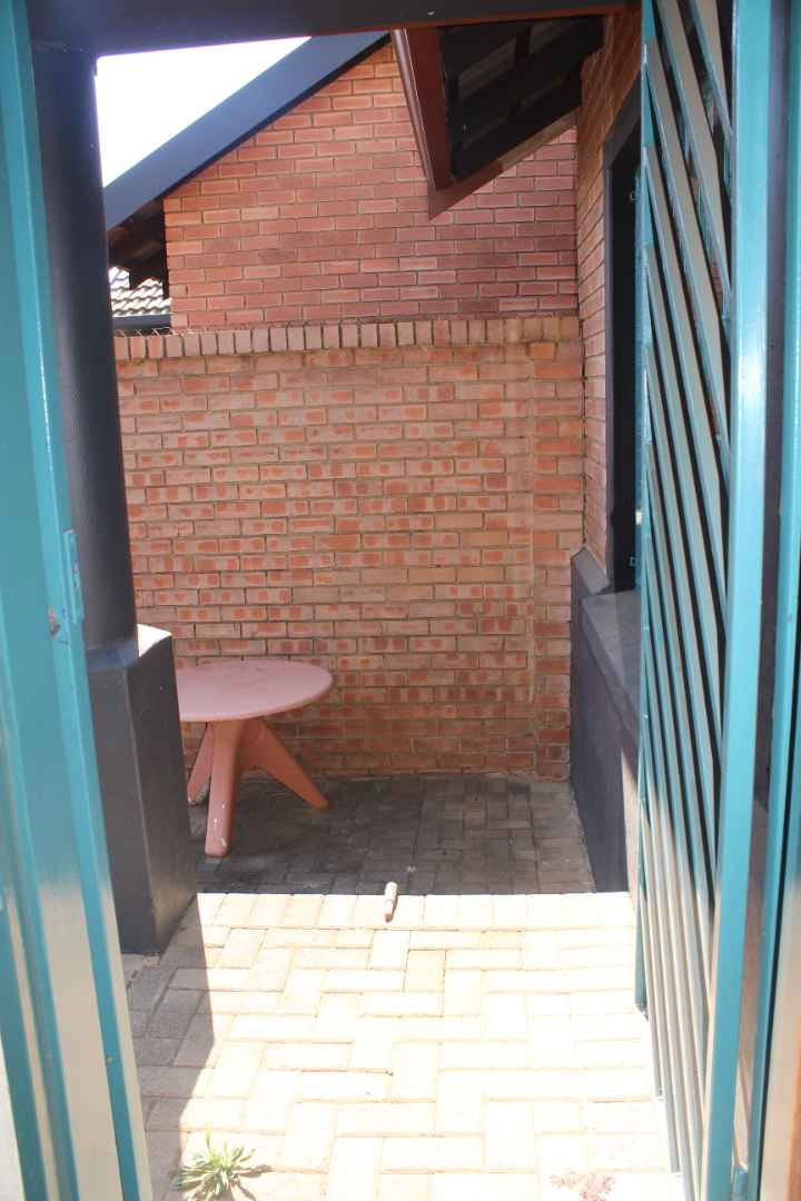 To Let 2 Bedroom Property for Rent in Lyttelton Gauteng