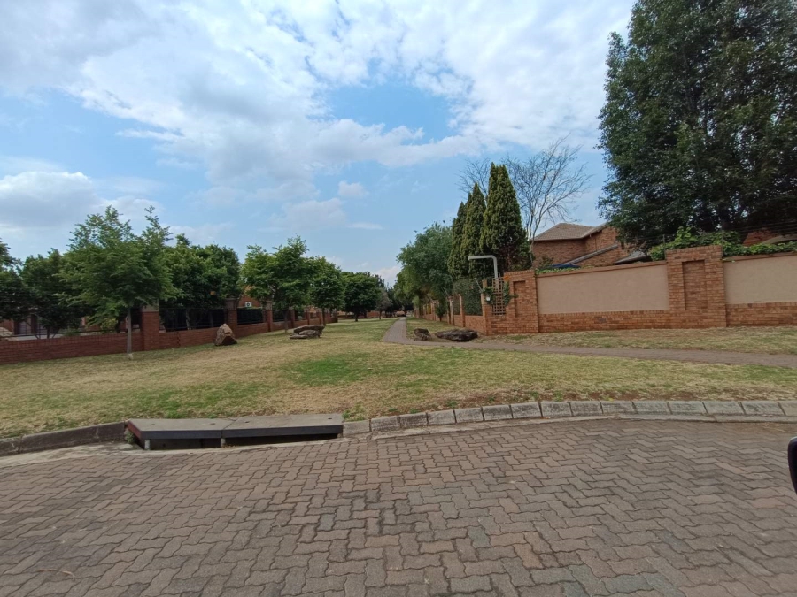 2 Bedroom Property for Sale in Eco Park Gauteng