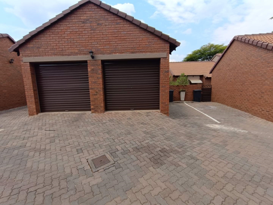 2 Bedroom Property for Sale in Eco Park Gauteng