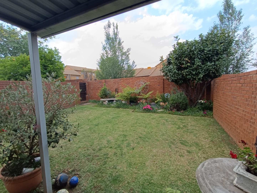 2 Bedroom Property for Sale in Eco Park Gauteng