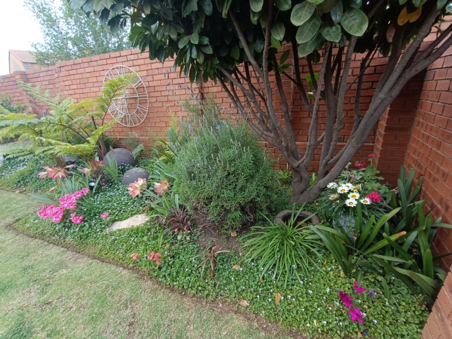 2 Bedroom Property for Sale in Eco Park Gauteng
