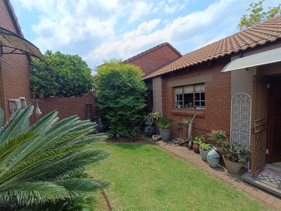 2 Bedroom Property for Sale in Eco Park Gauteng