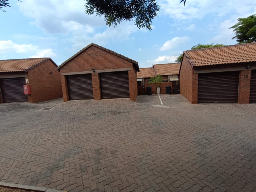 2 Bedroom Property for Sale in Eco Park Gauteng