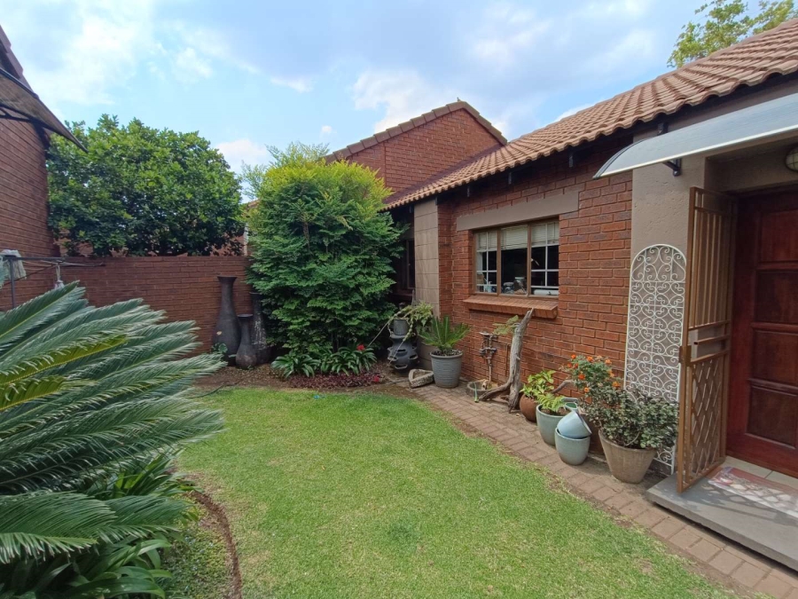 2 Bedroom Property for Sale in Eco Park Gauteng