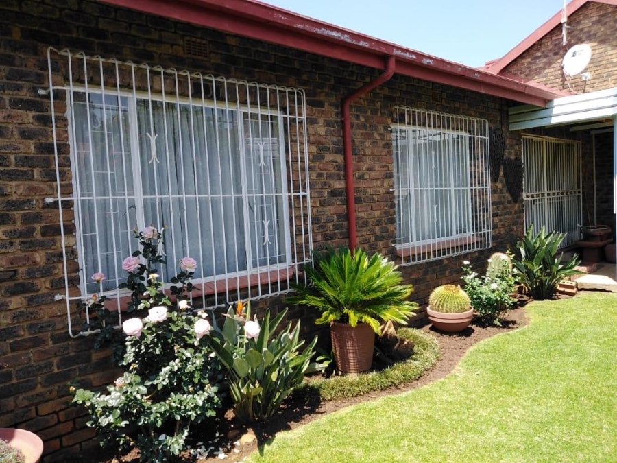2 Bedroom Property for Sale in Birchleigh North Gauteng