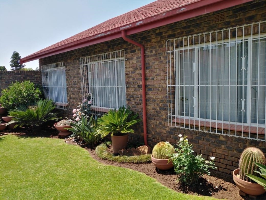 2 Bedroom Property for Sale in Birchleigh North Gauteng