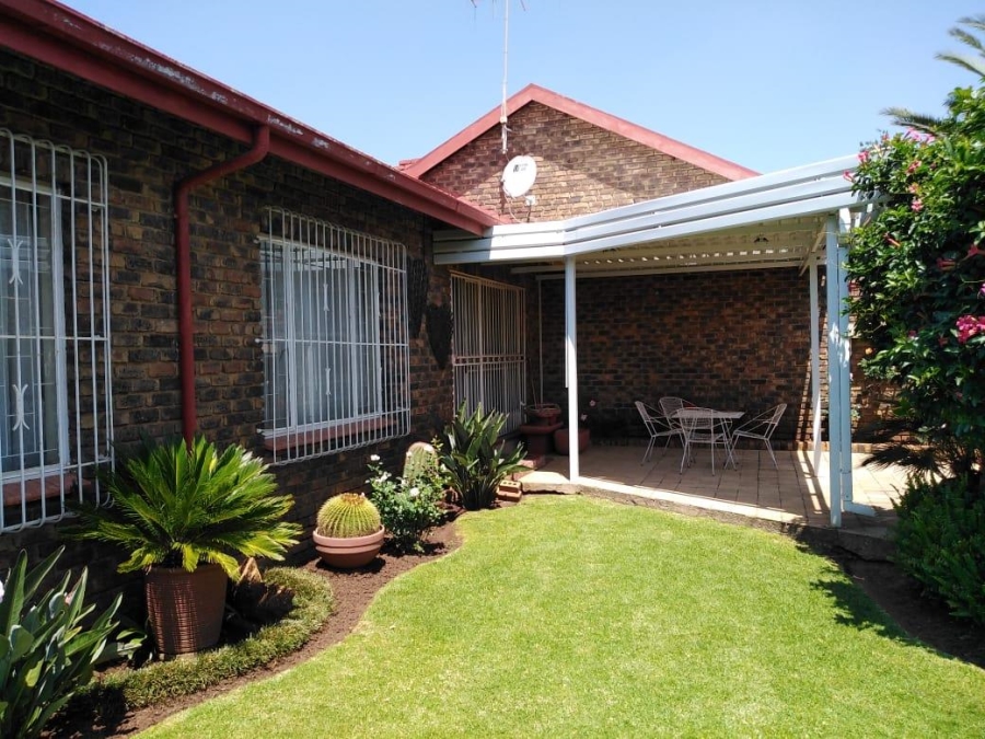 2 Bedroom Property for Sale in Birchleigh North Gauteng