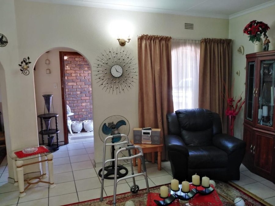 2 Bedroom Property for Sale in Birchleigh North Gauteng