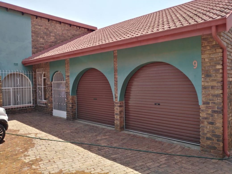 2 Bedroom Property for Sale in Birchleigh North Gauteng