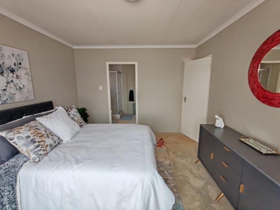 3 Bedroom Property for Sale in Dawn Park Gauteng