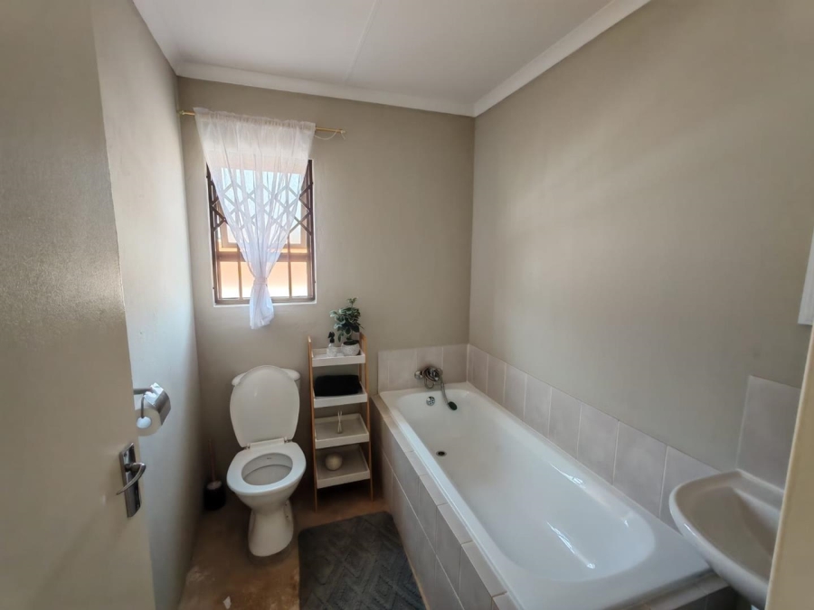3 Bedroom Property for Sale in Albertsdal Gauteng