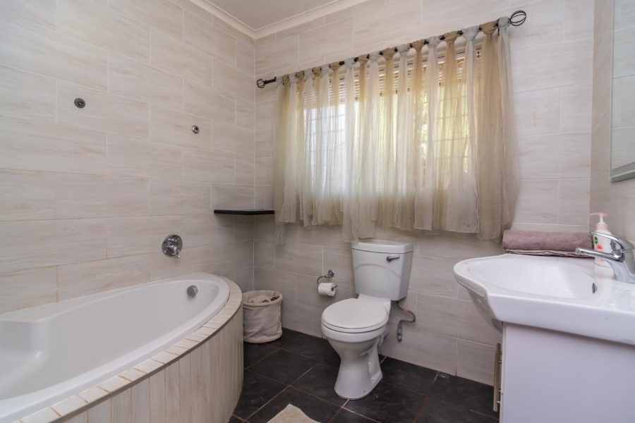 3 Bedroom Property for Sale in Breaunanda Gauteng