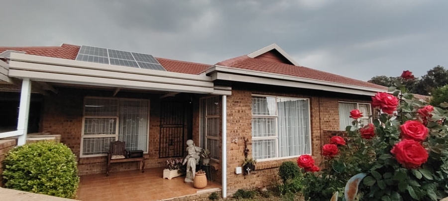 2 Bedroom Property for Sale in New Redruth Gauteng
