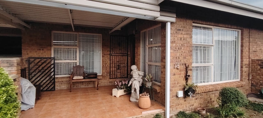 2 Bedroom Property for Sale in New Redruth Gauteng