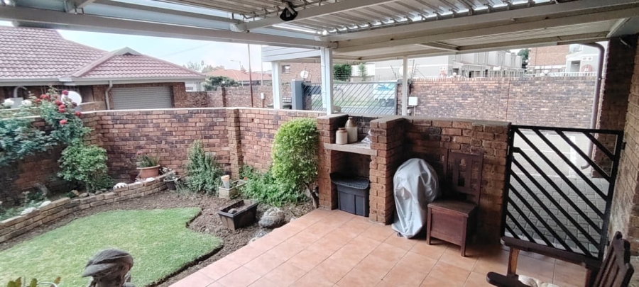 2 Bedroom Property for Sale in New Redruth Gauteng