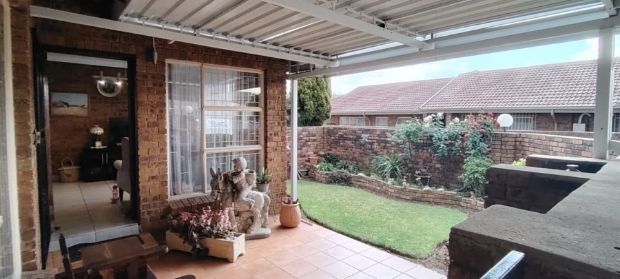 2 Bedroom Property for Sale in New Redruth Gauteng