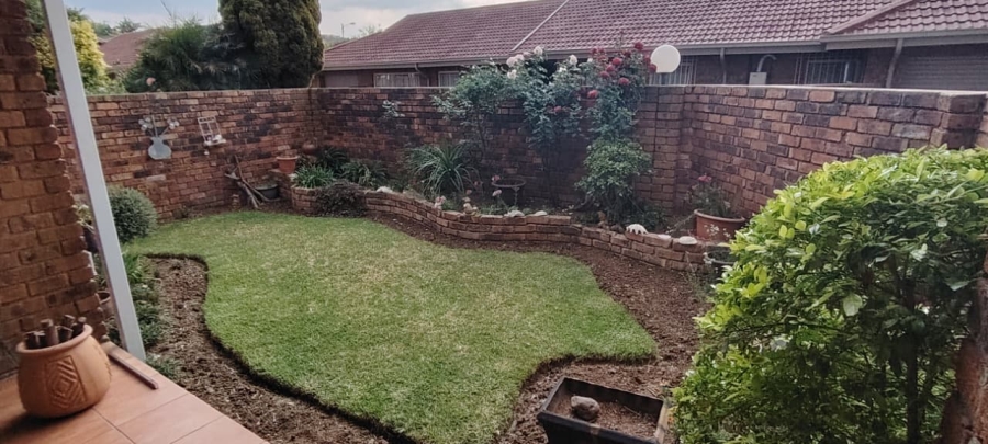 2 Bedroom Property for Sale in New Redruth Gauteng