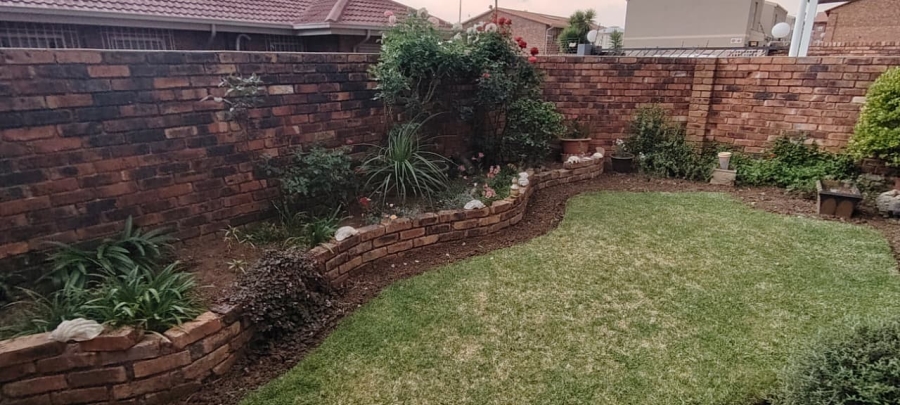 2 Bedroom Property for Sale in New Redruth Gauteng