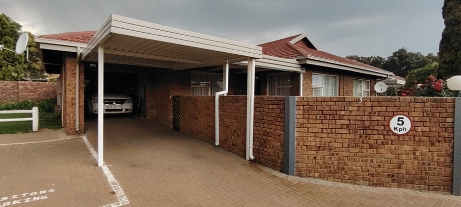 2 Bedroom Property for Sale in New Redruth Gauteng