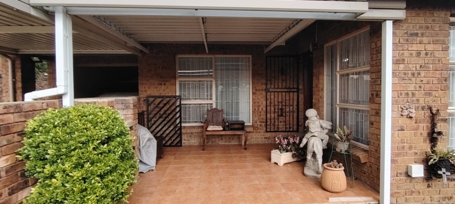 2 Bedroom Property for Sale in New Redruth Gauteng