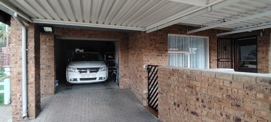 2 Bedroom Property for Sale in New Redruth Gauteng