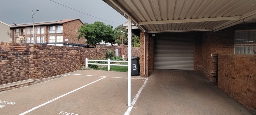 2 Bedroom Property for Sale in New Redruth Gauteng