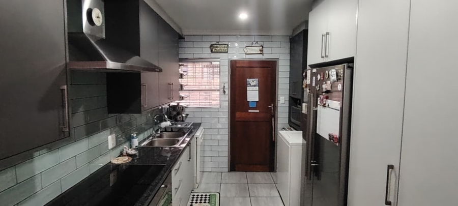 2 Bedroom Property for Sale in New Redruth Gauteng