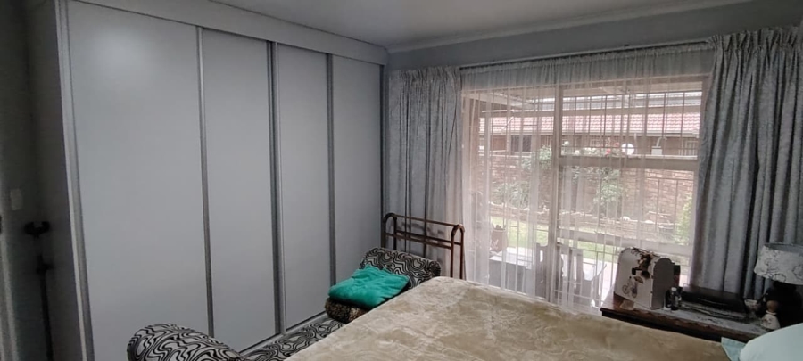 2 Bedroom Property for Sale in New Redruth Gauteng