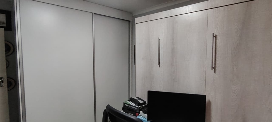 2 Bedroom Property for Sale in New Redruth Gauteng