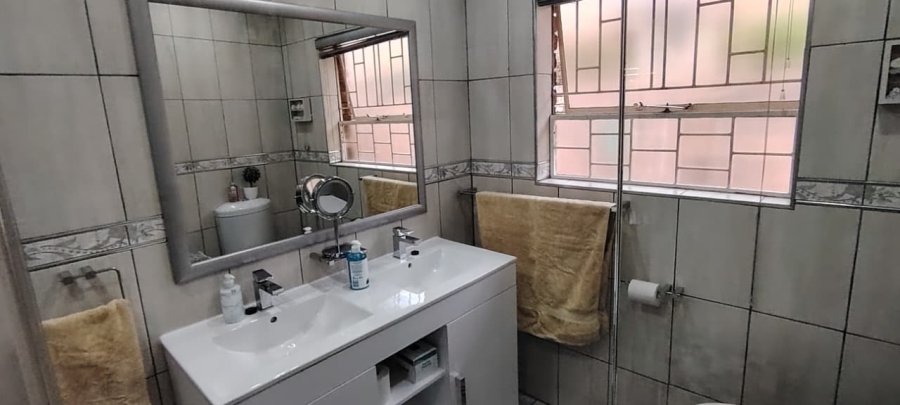 2 Bedroom Property for Sale in New Redruth Gauteng