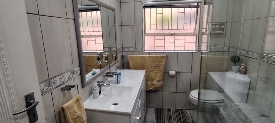 2 Bedroom Property for Sale in New Redruth Gauteng