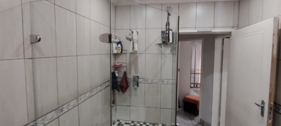 2 Bedroom Property for Sale in New Redruth Gauteng