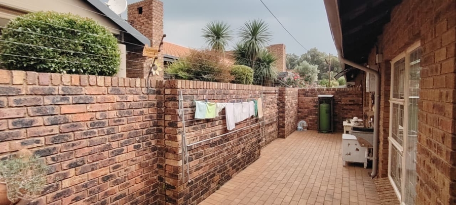2 Bedroom Property for Sale in New Redruth Gauteng