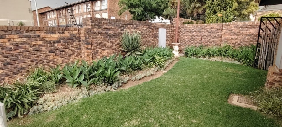 2 Bedroom Property for Sale in New Redruth Gauteng