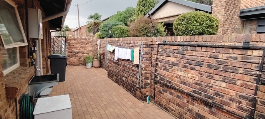 2 Bedroom Property for Sale in New Redruth Gauteng