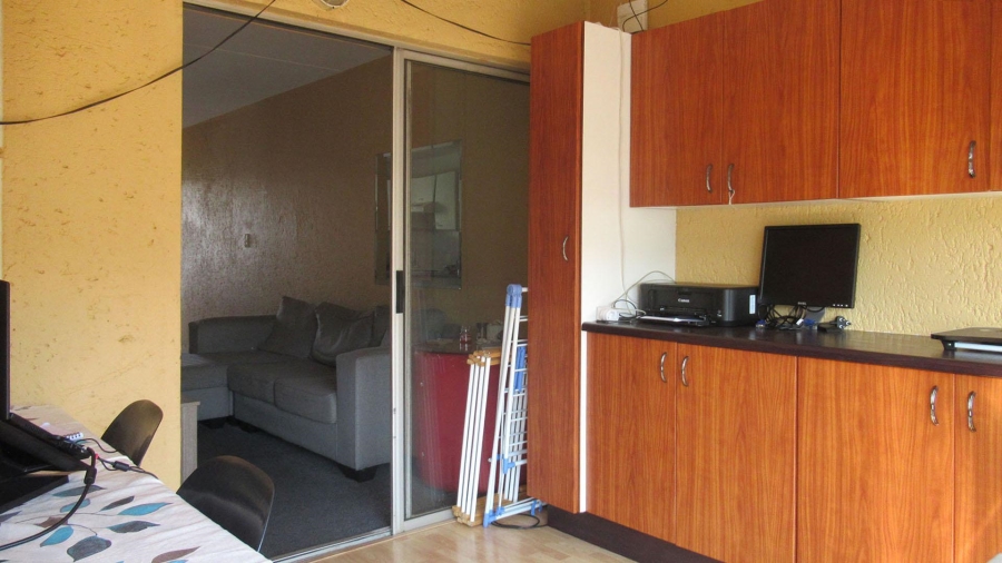 2 Bedroom Property for Sale in Mulbarton Gauteng