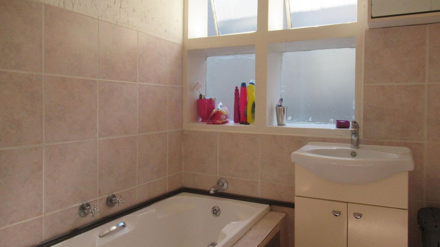 2 Bedroom Property for Sale in Mulbarton Gauteng
